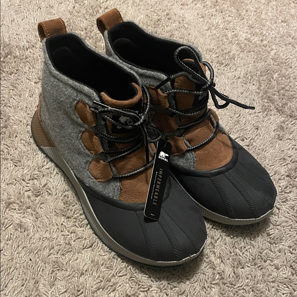 Sorel Out N About: Black and Brown Lace-Up Boots
